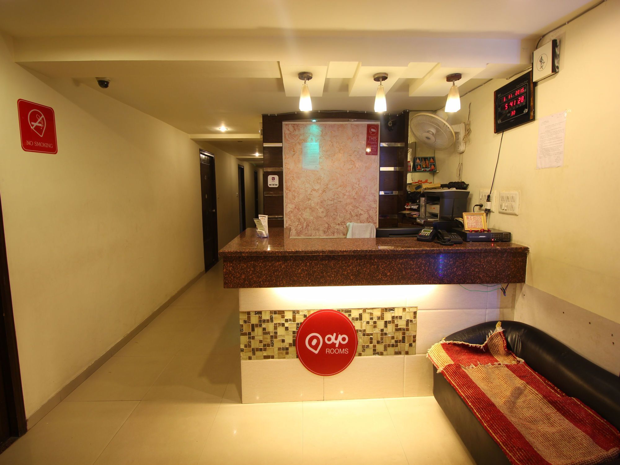 Oyo 2485 Hotel Kalash Inn Ahmedabad Exterior foto