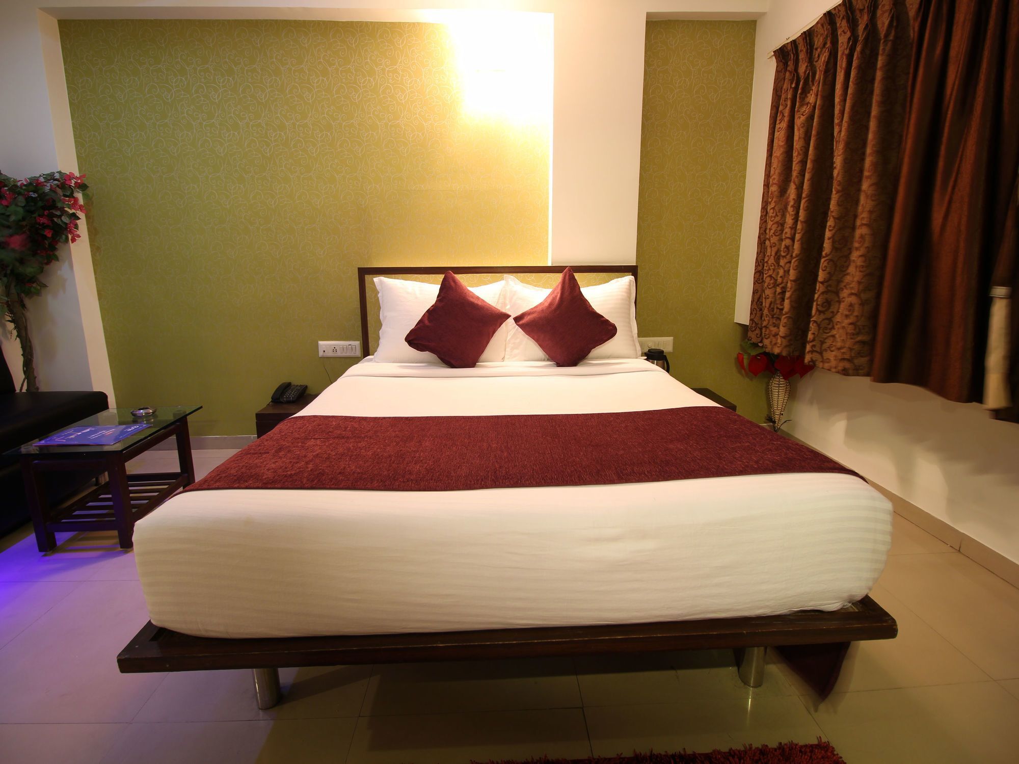 Oyo 2485 Hotel Kalash Inn Ahmedabad Exterior foto